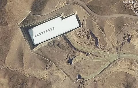 بالصور.. أقمار اصطناعية ترصد أضرارًا في جبال "فوردو" بعد ضربات أميركية