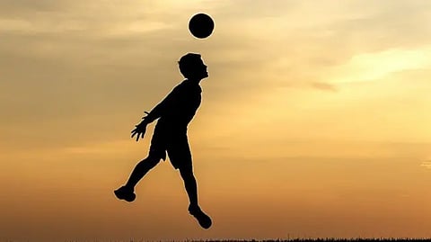 أستراليا: دراسة تحذّر من تأثير ضربات الرأس في كرة القدم على كيمياء الدماغ