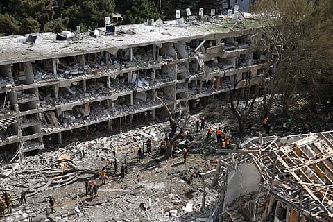 إيران: كل الخيارات مفتوحة بعد الضربات الأمريكية.. وهجوم صاروخي على إسرائيل