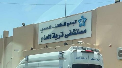 تعزيز خدمات مستشفى تربة بأجهزة طبية متطورة وسيارة إسعاف حديثة
