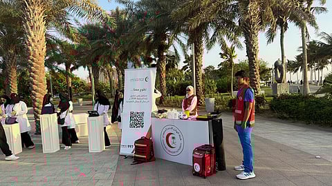 الهلال الأحمر يفعّل التغطية الإسعافية والتطوعية على الواجهة البحرية بجدة تزامنًا مع كثافة الزوار