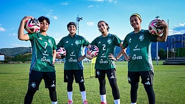 لاعبات المنتخب السعودي لكرة القدم للناشئات تحت 17 عامً خلال التدريبات