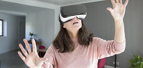 باحثون يطورون نظارات واقع افتراضي تساعد في علاج الاكتئاب والقلق