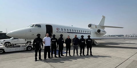 شرطة دبي تسلّم ثلاثة مطلوبين دوليًا إلى بلجيكا في قضايا "جريمة منظمة"