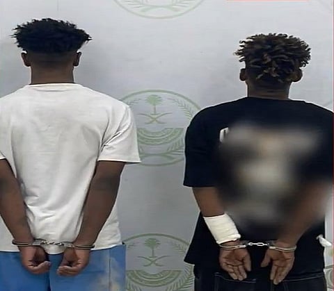 شرطة الرياض تطيح بـ3 لصوص سرقوا مركبة في وضع التشغيل وباعوا أجزائها
