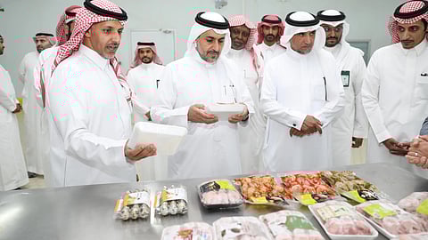نائب وزير "البيئة" يتفقد مشاريع المنظومة في تبوك ويلتقي المواطنين والمزارعين