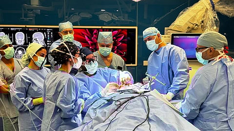 عملية الـ 35 ساعة .. مستشفى الملك فهد العام بجدة ينجح في استئصال ورم نادر في قاع الجمجمة