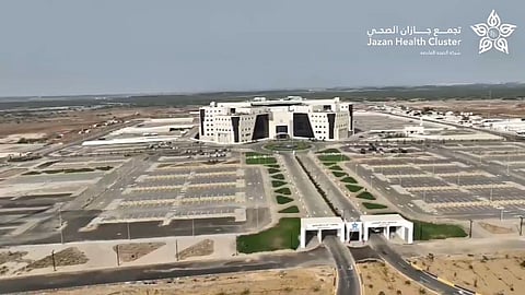 علاج متقدم يُنقذ مريضًا بسرطان الرئة بمستشفى جازان التخصصي