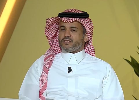 الذبابة الطائرة في العين.. متى تصبح مؤشرًا خطيرًا على انفصال الشبكية؟