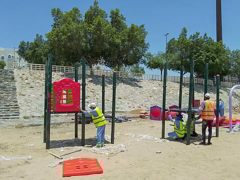 أمانة الطائف تدعم حدائق الأحياء بمجموعات جديدة من ألعاب الأطفال