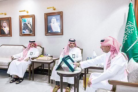 وكيل إمارة المنطقة الشرقية يدشّن تفعيل البطاقات الرقمية لمنسوبي الإمارة عبر تطبيق "توكلنا"