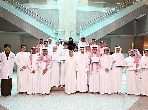 جامعة الملك عبدالعزيز تختتم برنامج موهبة الإثرائي البحثي بـ49 مشروعًا علميًّا و120 ساعة تدريبية