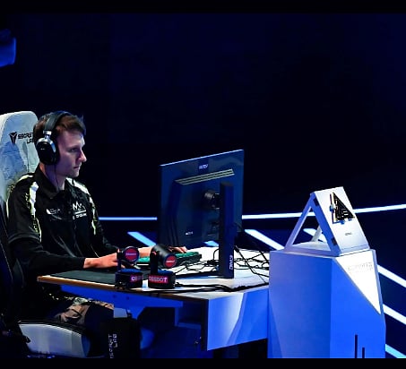 كأس العالم للرياضات الإلكترونية: الفنلندي "Serral" يُتوَّج ببطولة StarCraft