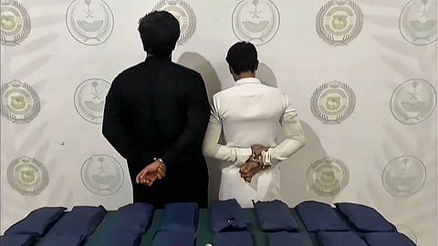 بالفيديو.. ضبط شخصين لترويجهما 26 كجم من الحشيش المخدر في عسير