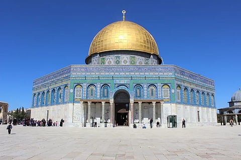 الاحتلال يُبعد مفتي القدس عن المسجد الأقصى لأنه استنكر "سياسة التجويع" في غزة