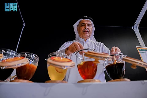 "الشوكة المُعتق" .. عسل يعكس ثراء منطقة الباحة البيئي وتنوعها النباتي