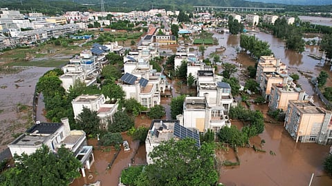 السُلطات الصينية تُجلي أكثر من 280 ألف شخص في شنغهاي بسبب إعصار "كو-ماي"