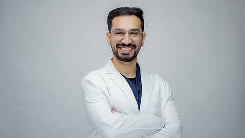 الدكتور أنس العمار استشاري تقويم الأسنان وجراحة الوجه والفكين 