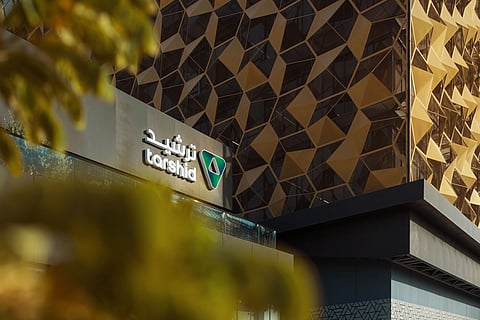 "ترشيد" تطلق مشروع تركيب ألواح الطاقة الشمسية في معهد الإدارة العامة بالرياض