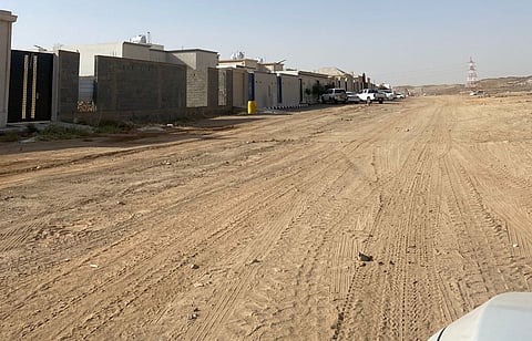 أهالي مخطط 2020/س بحائل يطالبون بسفلتة شارع الستين وطريق شمال الحي