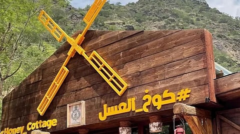 سفراء الزراعة 2025 يزورون كوخ العسل برجال ألمع