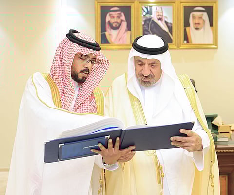 29 مصنعًا تصدّر منتجاتها إلى 25 دولة.. أمير نجران يطّلع على إنجازات ومشاريع المدينة الصناعية بالمنطقة