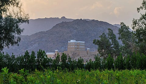 "قصر العان" ذو الإطلالة الساحرة على وادي نجران.. وجهة سياحية مفضلة للزوار