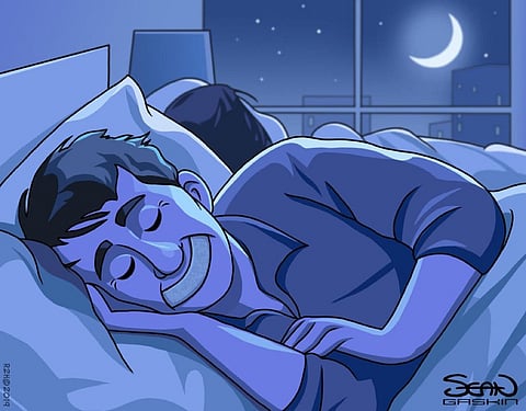 البروفيسور "باهمام" يحذّر من "موضة" لصقات الفم أثناء النوم.. قد تسبب الاختناق!