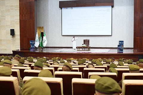 لجنة الإعلام والتوعية المصرفية تنظم محاضرة عن التمويل المسؤول لمنسوبي الجوازات ضمن برنامج "واعي"