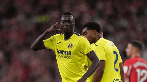 نيوم يفاوض لاعب وسط فياريال الإسباني