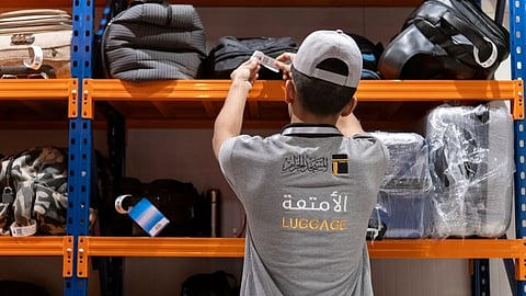من أبواب الحرم إلى مراكز مخصصة.. خدمة حفظ الأمتعة تدعم راحة المعتمرين والزوار