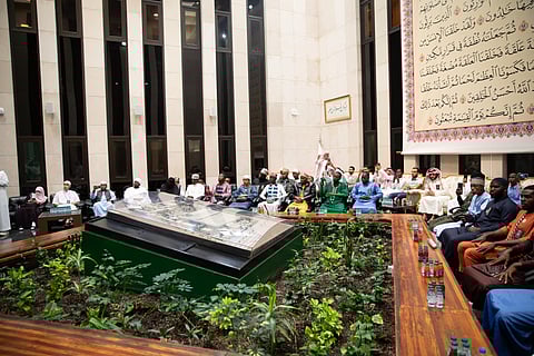 المشاركون في مسابقة الملك عبدالعزيز الدولية يزورون مجمع الملك فهد لطباعة المصحف الشريف بالمدينة المنورة