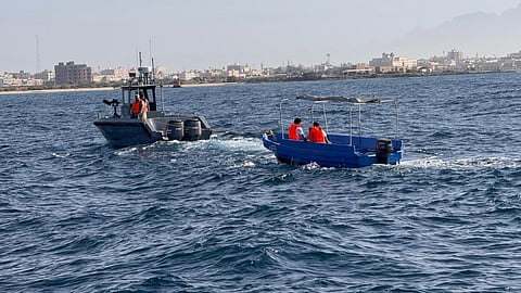 حرس الحدود ينقذ مواطنين تعطلت وسـيطتهما البحرية في ينبع