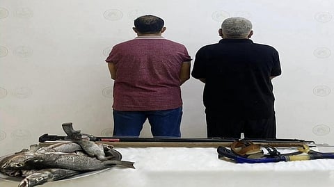ضبط مُخالفَيْن للأنظمة البحرية في مكة.. حرس الحدود يصادر أدوات صيد وأسماكًا
