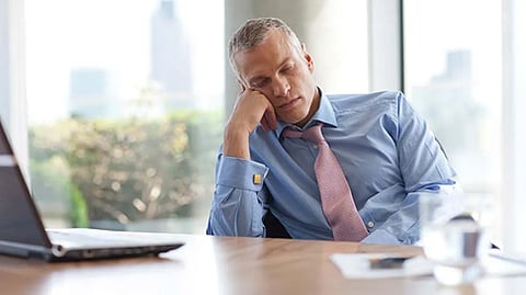 دراسة أمريكية: الأسماك والمكسرات تقلل النعاس وتزيد اليقظة