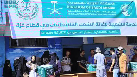 السعودية تواصل عطاءها في غزة.. "مركز الملك سلمان" يوزّع 1.462 سلة غذائية على الأسر الأشد احتياجًا