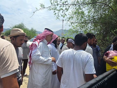 العثور على مفقودي سيول محايل بعد جهود مكثفة