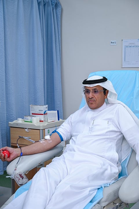 مدير صحة جدة يشارك في حملة التبرع بالدم تأكيدًا لقيم العطاء والاقتداء بالقيادة