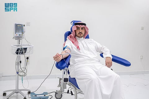أمير منطقة الجوف ونائبه يشاركان في الحملة الوطنية للتبرع بالدم التي أطلقها سمو ولي العهد