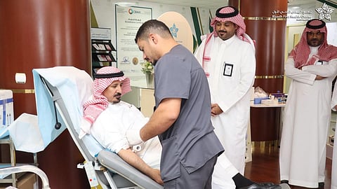 محافظ القويعية يدشّن حملة ولي العهد للتبرع بالدم تحت شعار "اقتداء وعطاء"