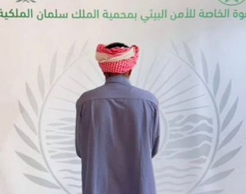 ضبط مخالفًا لنظام البيئة دخل محمية ورعي فيها 40 متنًا من الإبل في مواقع محظورة