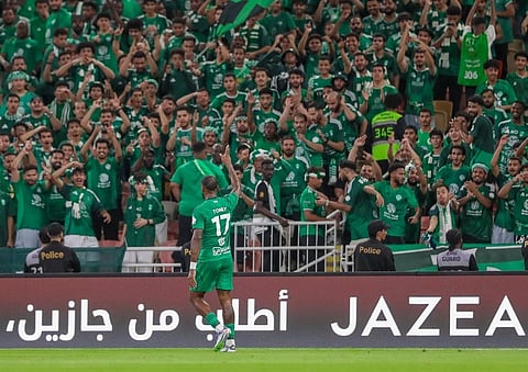 بطل النخبة والسوبر "الأهلي" يدشّن مشواره في روشن بتجاوز "نيوم"