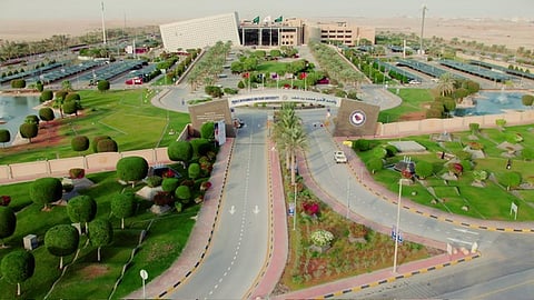 جامعة الأمير محمد بن فهد توقع اتفاقية لترجمة كتابين عن مستقبل الأعمال الإنسانية والتنمية الإيجابية للشباب