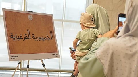 من القرآن إلى العصر الرقمي.. سفارة المملكة تعرض روائع الخط العربي في قلب "بشكيك"
