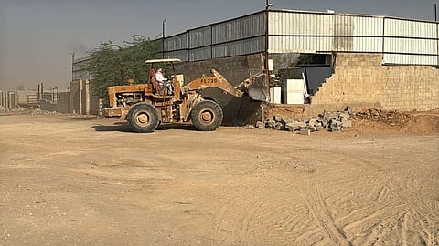 بتوجيهات نائب أمير الرياض.. إزالة سوق الإبل بالحائر وضبط أكثر من 3200 تعدٍ على أراضٍ حكومية