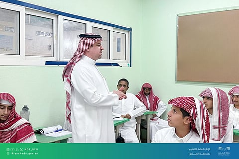 ميدانياً.. "الزارع" يشارك طلاب ومعلمي وادي الدواسر انطلاقة العام الدراسي الجديد