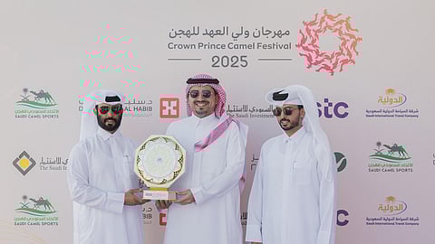 "عجيب" تخطف كأس مهرجان ولي العهد للهجن والسعوديون في الصدارة