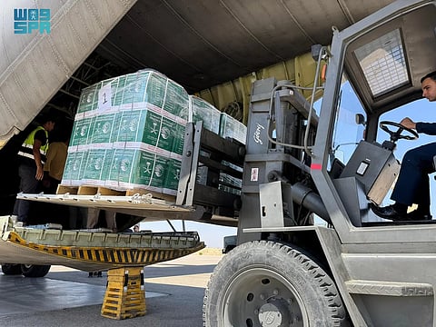 وصول الطائرة الإغاثية السعودية الـ61 إلى مطار العريش لدعم غزة