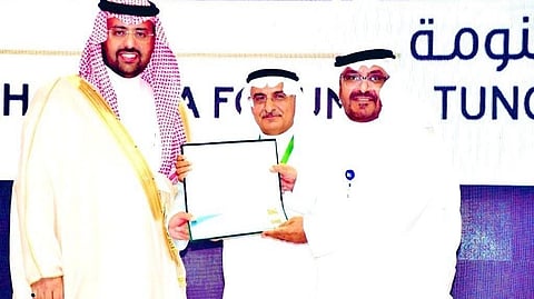 "الإعلام السياحي" تختتم مشاركتها في ملتقى الشنفرى بتنومة بتكريم من المحافظ