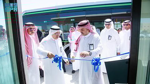 افتتاح محطة توقف النقل العام في جامعة تبوك لخدمة 33 حيًا